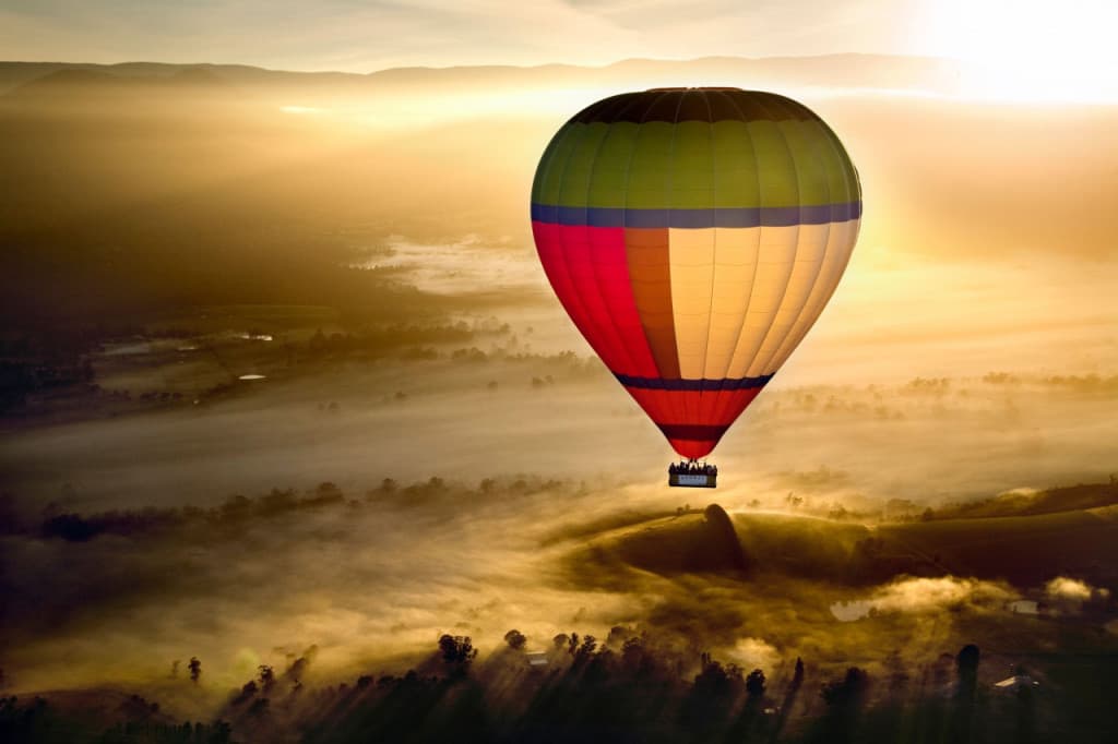 Sunrise Hot Air Balloon Flight over Yarra Valley with Photos (Sunrise Hot Air Balloon Flight + Buffet Breakfast + Round Trip Transfer + FREE Photos)