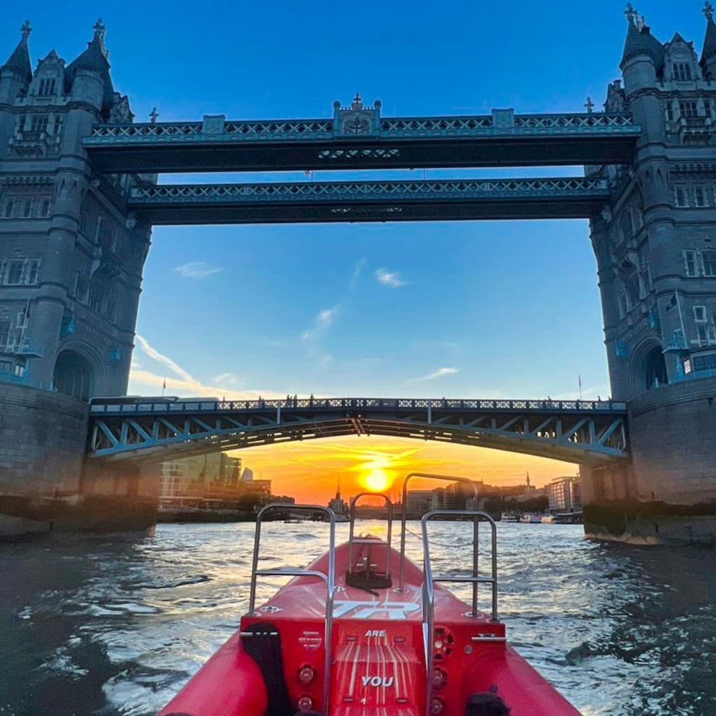 Thames Rockets: Speedboat Experience by Night