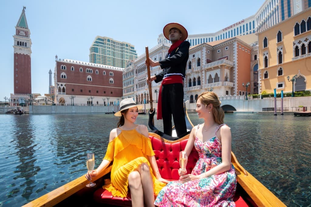 The Venetian Macao Gondola Ride (COMBO: The Parisian Macao Eiffel Tower Observation Deck + The Venetian Macao Gondola Ride)
