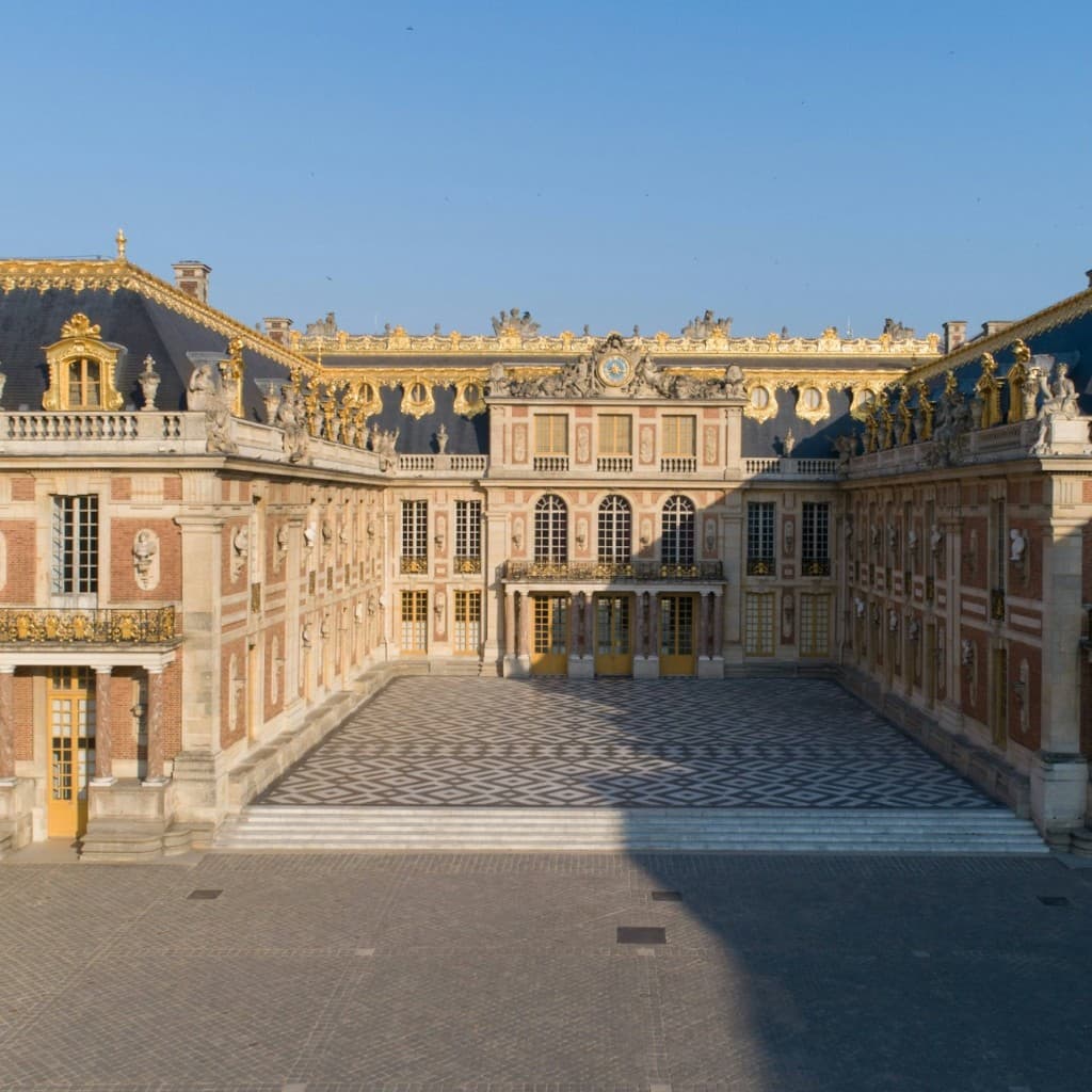 Tootbus Paris: Hop-on Hop-off Bus Tour + Palace of Versailles Entry - 24-Hours