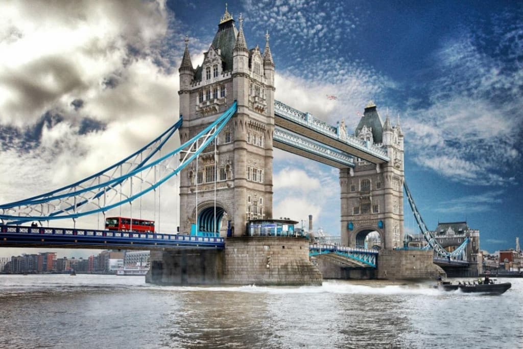 Tower Bridge (London Tower Bridge - Family Admission Bundle (2 Adults + 2 Children))