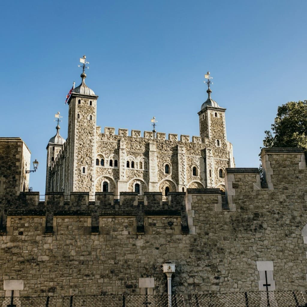 Tower of London: Guided Tour + Crown Jewels + Cruise