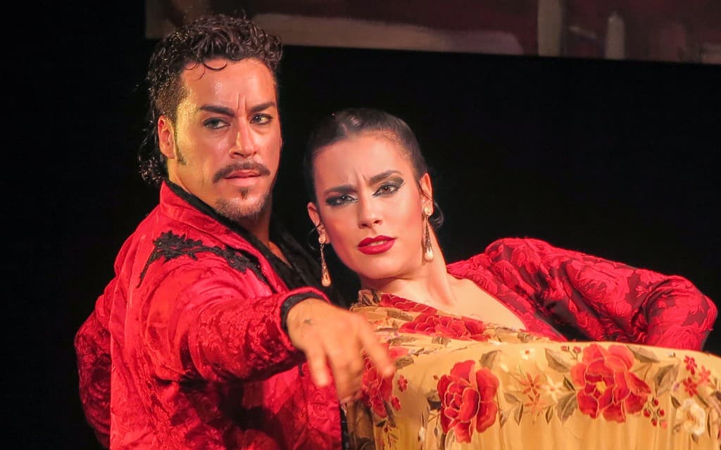 Triana Theater - Flamenco Show (Espectáculo Flamenco en Teatro Flamenco Triana)
