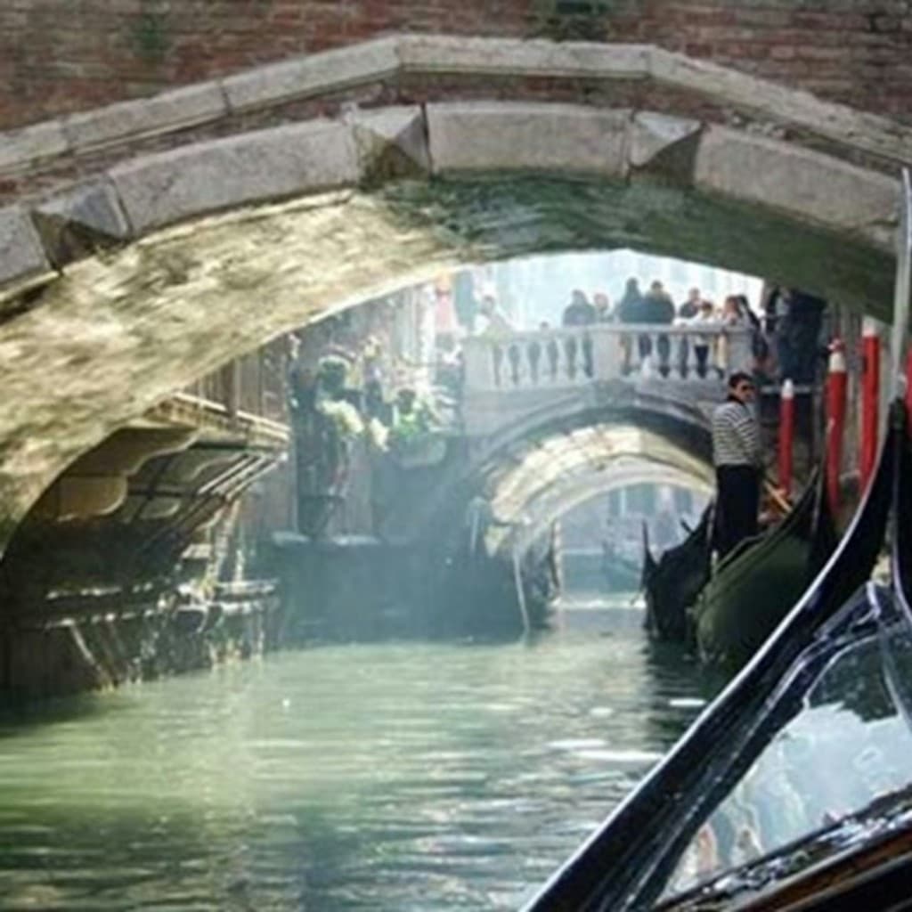 Venice: Grand Canal Gondola Ride + Skip The Line