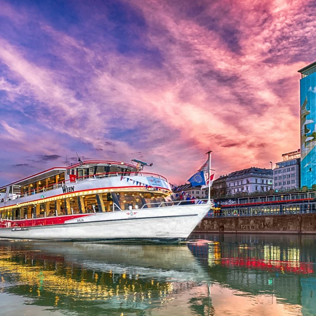 Vienna: Evening Danube River Cruise