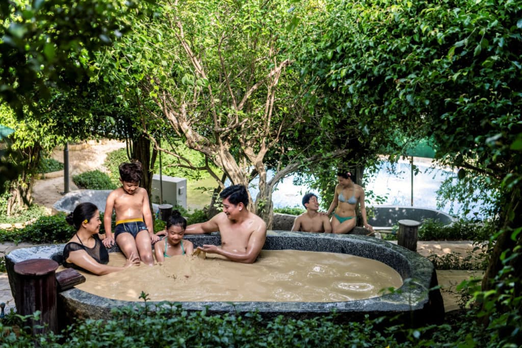 VinWonders Hon Tam Mud Bath Ticket (Mud Bath (Zone A) + Beach and Pool (Zone A and B) + Round Trip Speedboat)