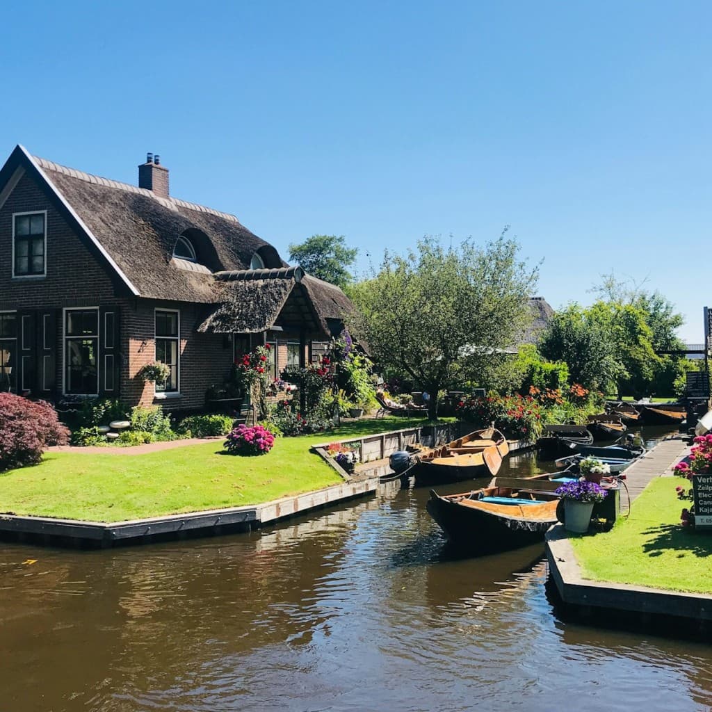Zaanse Schans & Giethoorn: Small-Group Tour + Hotel Pickup + Boat Cruise